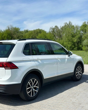 Volkswagen Tiguan cena 93000 przebieg: 129418, rok produkcji 2017 z Piaseczno małe 106